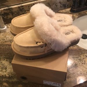 Size 7 ugg slippers
